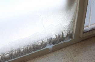 Почему промерзают пластиковые окна зимой